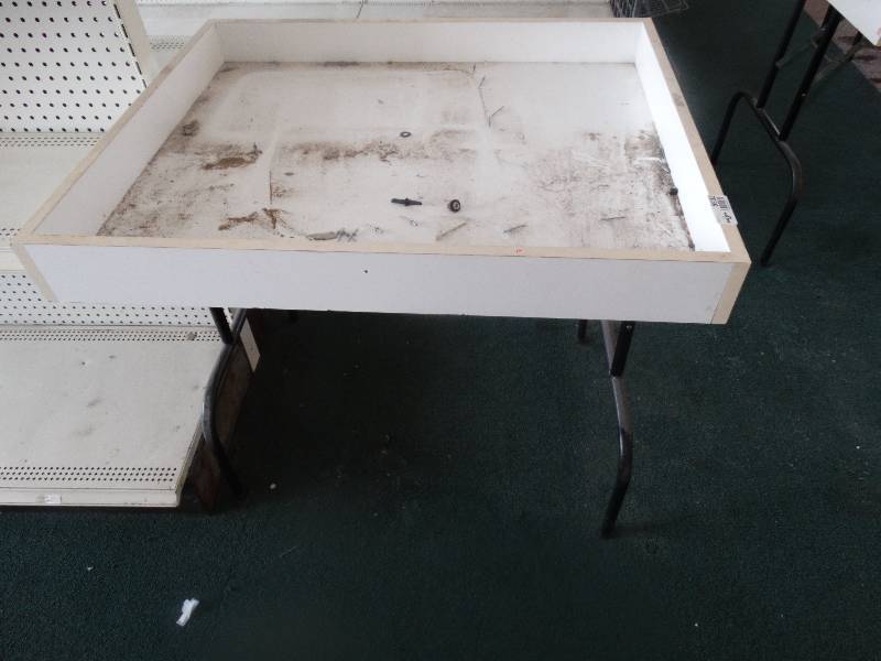 lot 5932 image: Collapsible table
