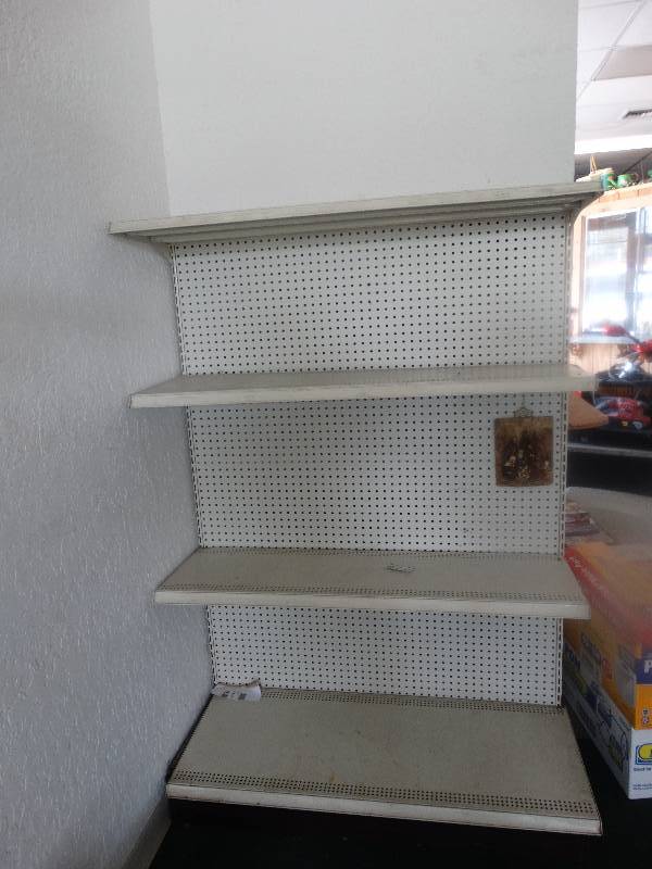lot 5935 image: Metal stocking shelf
