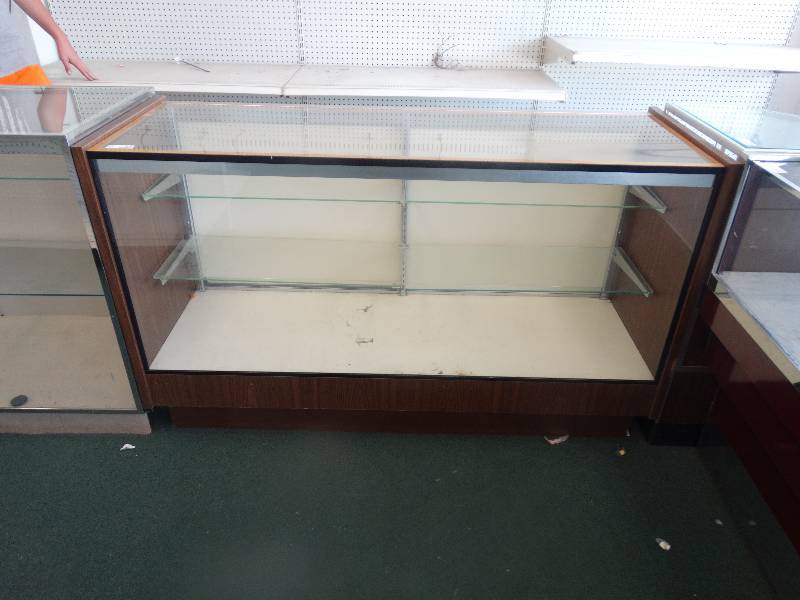 lot 5943 image: Glass display shelf 62 12 x 21 18