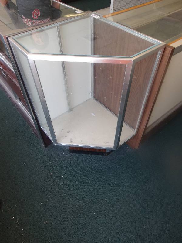 lot 5944 image: Corner piece glass display shelf