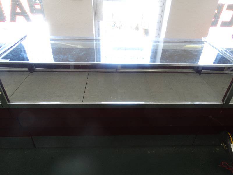 lot 5946 image: Glass display shelf 5ft x 20 18 inch