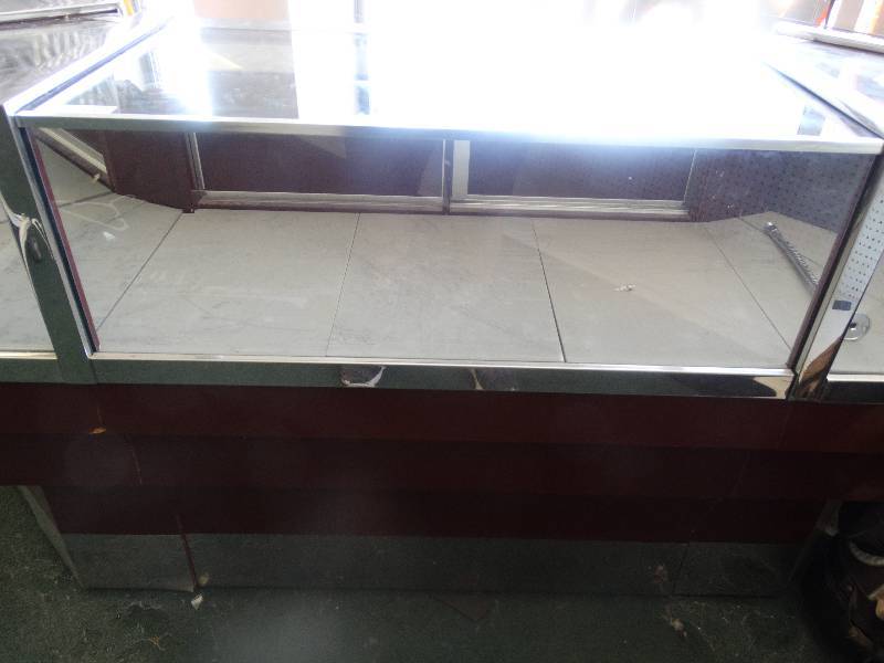 lot 5949 image: Glass display shelf 35 inch x 20 18 inch