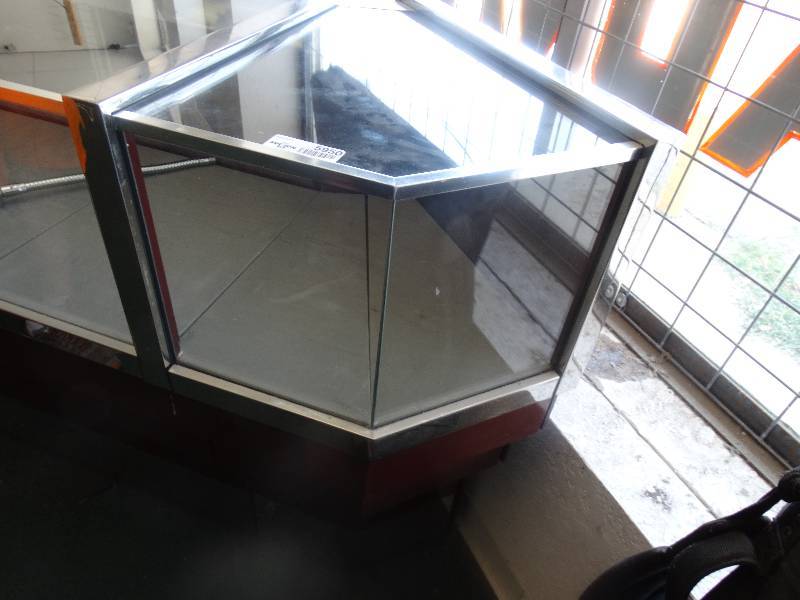 lot 5950 image: Glass corner piece display case