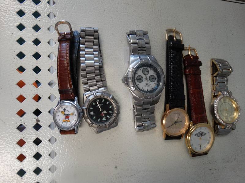 lot 5956 image: Lot of watches