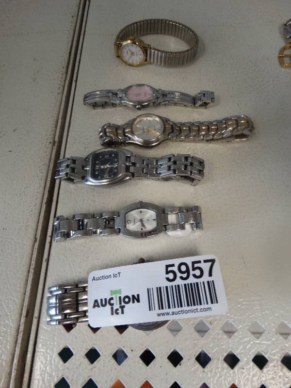 lot 5957 image: Lot of watches