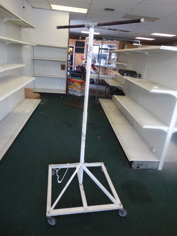 lot 5966 image: Rack on wheels