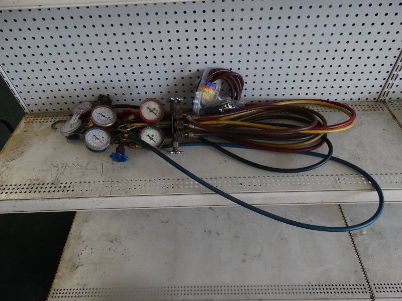 lot 5972 image: Yellow jacket test and charging manifold