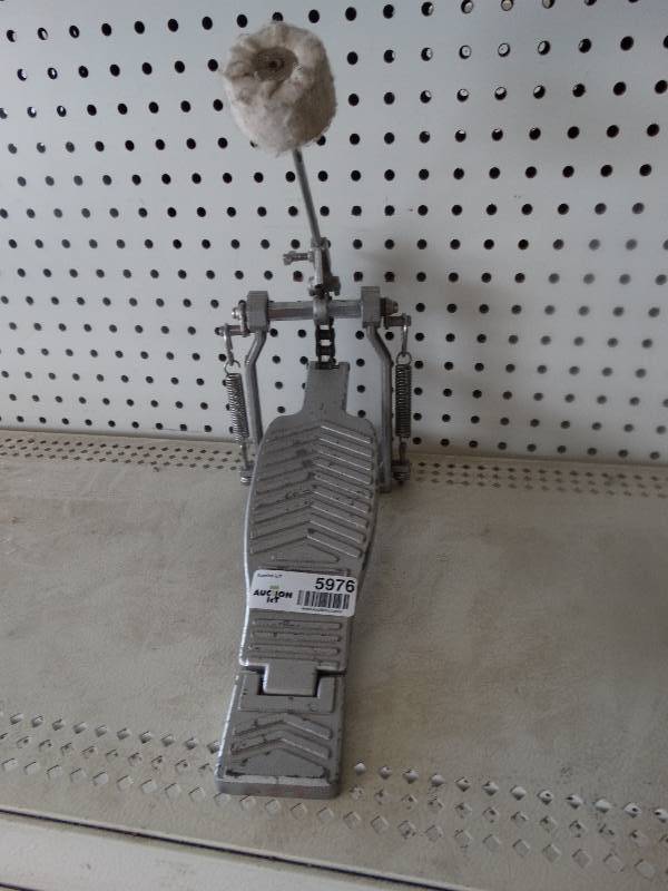 lot 5976 image: Drum Pedal