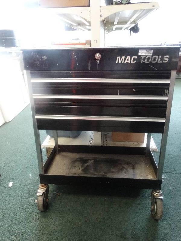 lot 12806 image: MacTools tool box on wheels