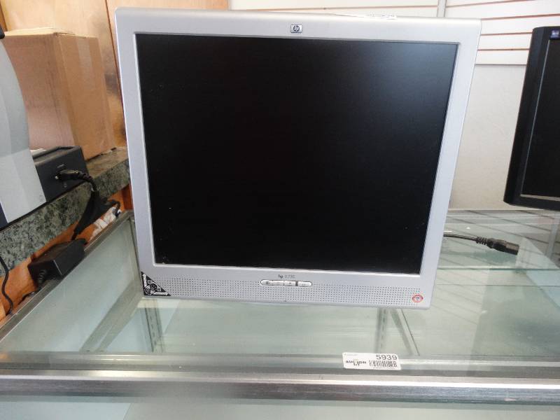 lot 12810 image: HP 1730 monitor