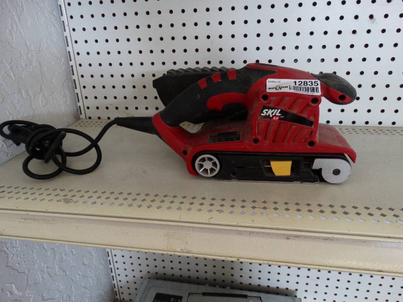 lot 12835 image: Skil belt sander