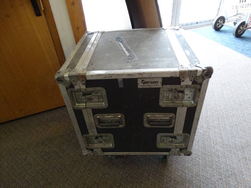 lot 12840 image: Large road case 25 12 x 23 12 inch