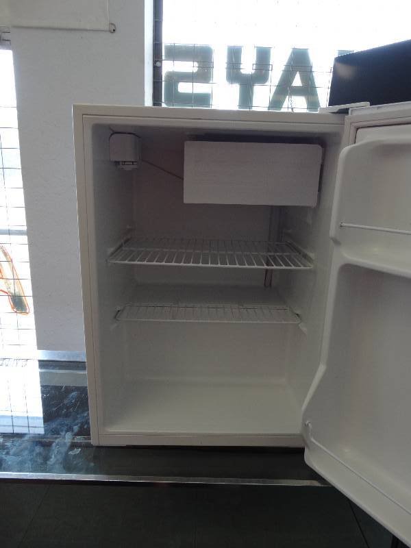 lot 12851 image: Black and Decker mini fridge 25 14x18 12. In working condition.