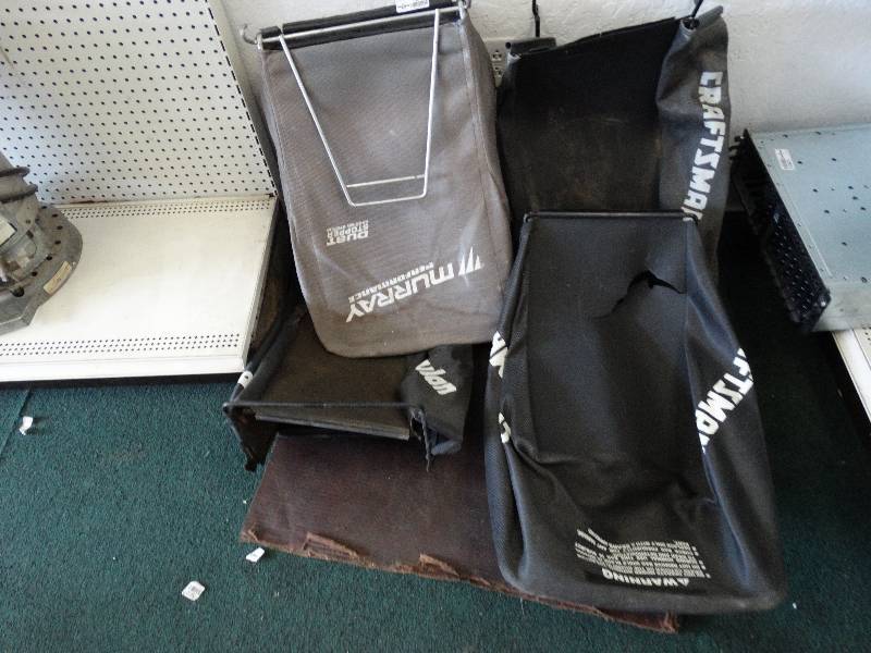 lot 12859 image: Lot of lawn mower grass bags