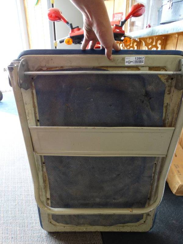 lot 12867 image: Heavy duty rolling cart