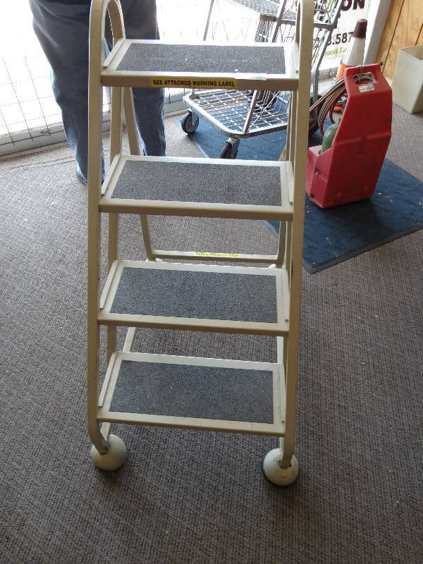 lot 12877 image: Metal 4 step ladder on wheels