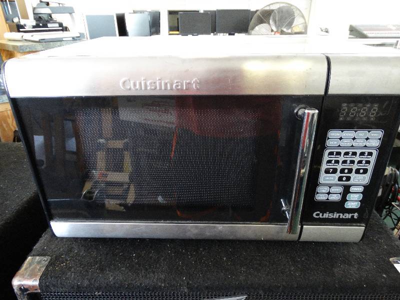 lot 12889 image: Cuisinart Microwave