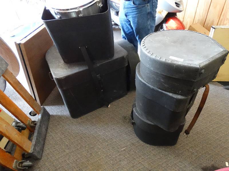 lot 12891 image: 5 piece Tama drum set w hardware, stand, seat, drum pedals