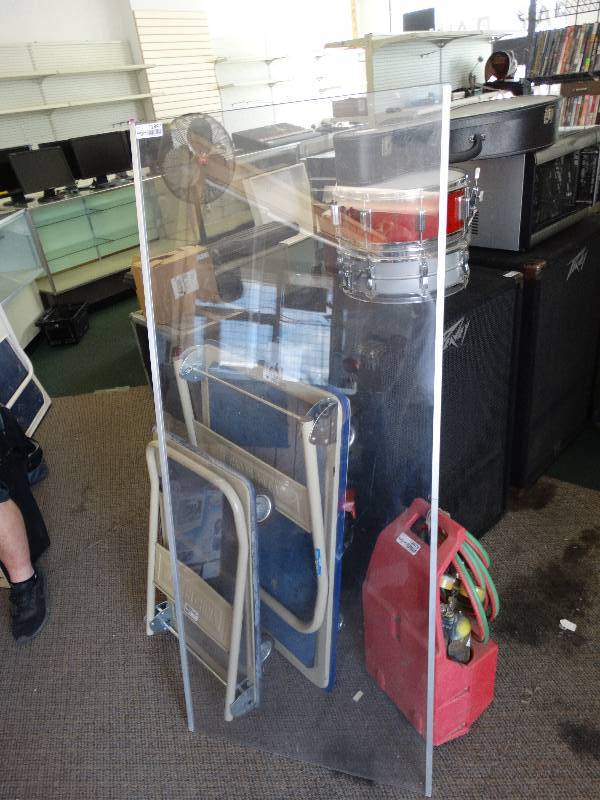 lot 12897 image: 25x60x38 bullet proof glass