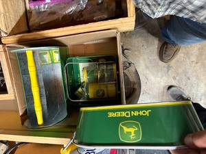 lot 1337 image: JOHN DEERE TABLE SET, SALT & PEPPER-----R3