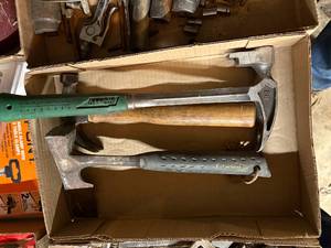 lot 1341 image: ROOFING AND FRAMING HAMMERS...............R3