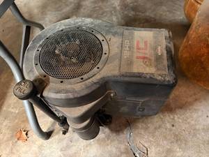 lot 1353 image: BRIGGS AND STRATTON 12 HP VERT SHAFT ENGINE--------R3