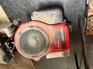 lot 1356 image: ENDURO TECUMSEH 17.5 HP ENGINE VERT SHAFT ENGINE..........................R3