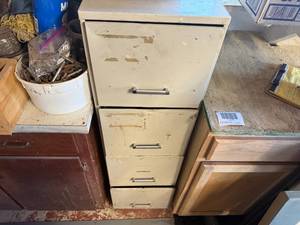 lot 1202 image: 4 DRAWER FILE CABINET AND CONTENTS------------------GNW