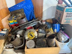 lot 1204 image: MISC SCREWS, NUTS, BOLTS, RIVETS, ORGANIZERS-----------------------GNW