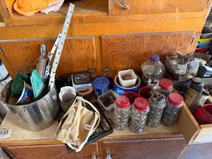 lot 1205 image: MISC SCREWS, NAILS BOLTS,HARDWARE, STOCKPOT-----------------------GNW