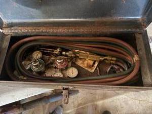 lot 1213 image: POWERCRAFT OXYACTYLENE TORCH KIT IN TOOL BOX --------------GWW