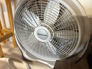 lot 1214 image: WIND MACHINE FAN------------GWW