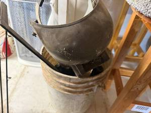 lot 1218 image: 5 GAL. BUCKET OF MISC, WELDING HELMET, SLEDGE HAMMER, SQUARE, VISE GRIPS---GWW