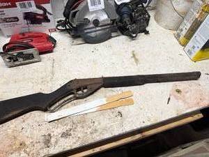 lot 1228 image: OLD BB GUN (CHARRED) ---------GWW