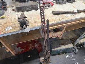 lot 1233 image: HI LIFT JACK-----------------GWW