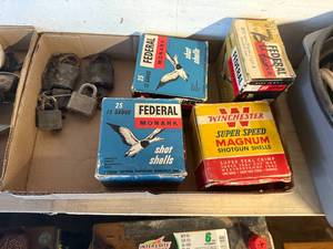 lot 1249 image: FEDERAL-WINCHESTER 25-12GUAGE,3 12 BOXES, PADLOCKS AND KEYS..................SW