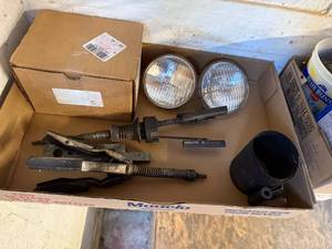 lot 1253 image: 4 LIGHTS, CYLINDER HONE, RING COMPRESSOR--------------SW