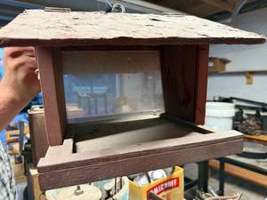 lot 1285 image: 2 WOOD BIRD FEEDERS............................R2