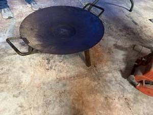 lot 1303 image: OUTDOOR METAL COOKER-------R2