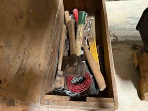 lot 1305 image: WOOD BOX, ROOFING HAMMER, HATCHETS, KNIFE............R2