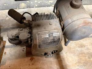 lot 1307 image: MONTGOMERY WARDS 2 34 HP GAS ENGINE, HORIZONTAL SHAFT.--------R2