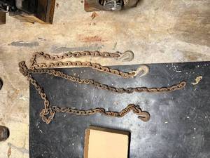 lot 1321 image: 2 LOG CHAINS--------------R2