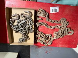 lot 1324 image: 2 CHAINS WHOOKS----R3