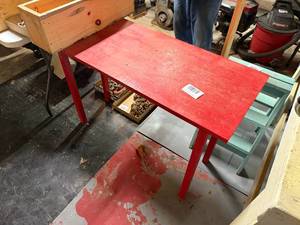lot 1327 image: RED WOOD TABLE APROX. 2X4...................R3