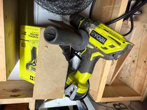 lot 1332 image: RYOBI DRILL - BATTERY CHARGER....................R3