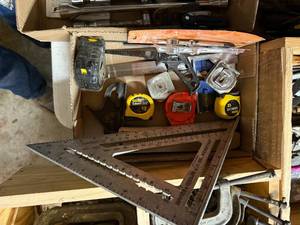 lot 1335 image: BIG SPEED SQUARE & TAPE MEASURES........R3
