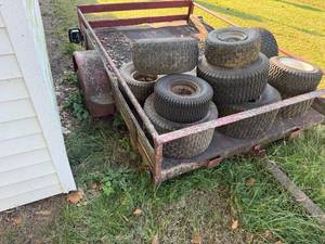 lot 1052 image: 2 WHEEL TRAILER