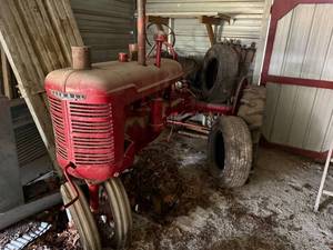 lot 1054 image: FARMALL MODEL B