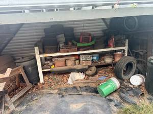 lot 1066 image: WEST END OF LEAN TOO CONTENTS