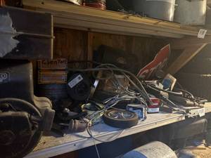 lot 1071 image: SHELF OF MISC AND 7HP ENGINE